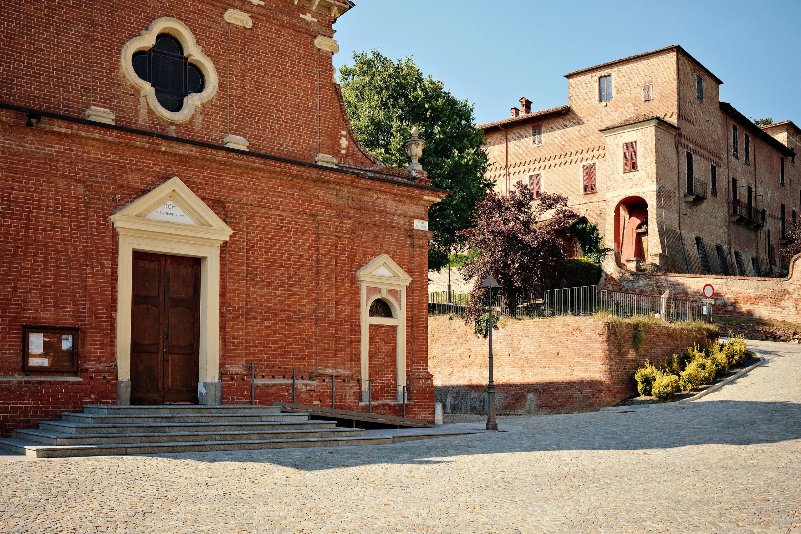 Centro storico e castello di Monale