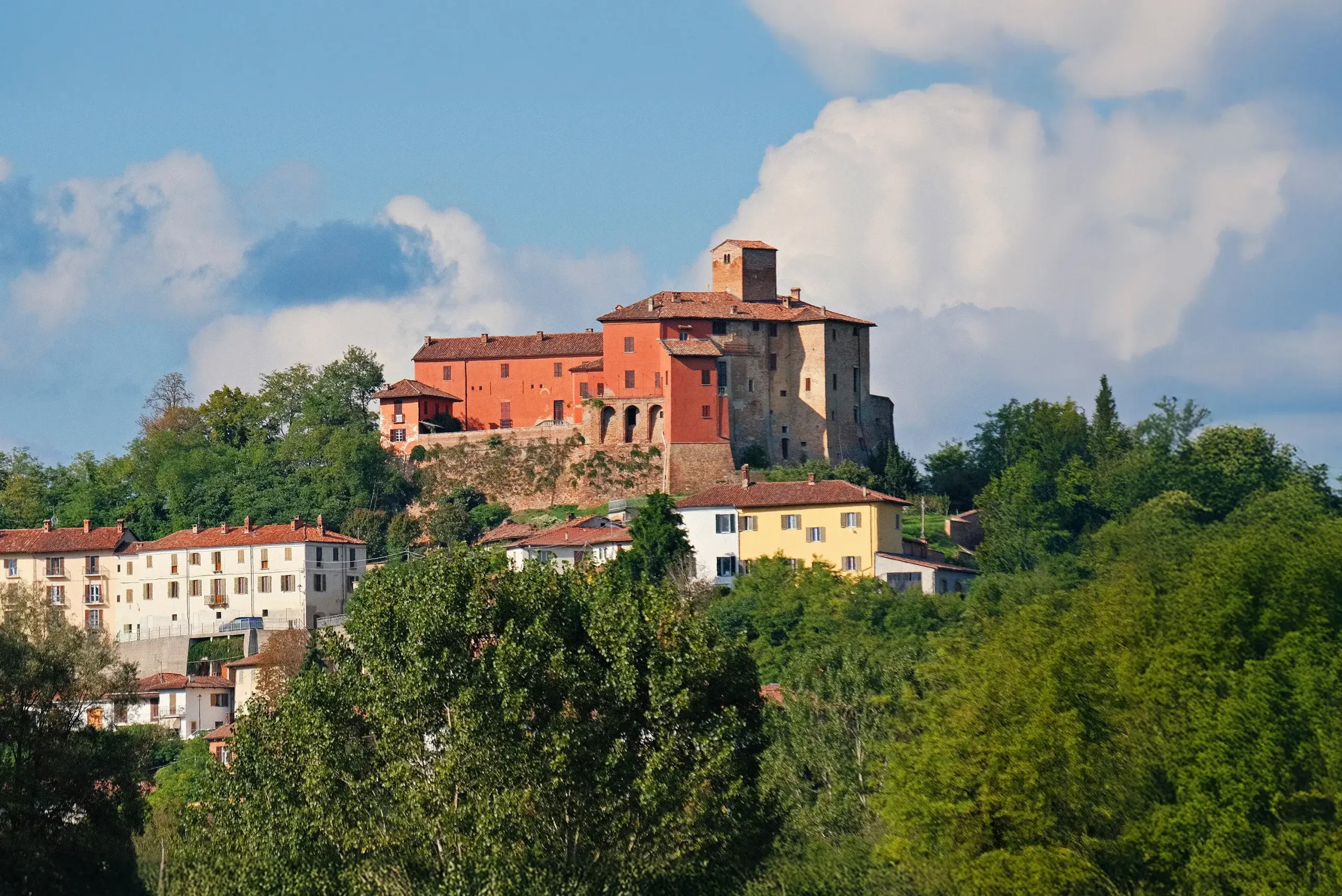 Tra valli, noccioleti e spunti devozionali